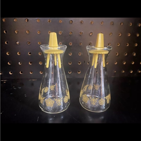 Vintage Pyrex Butterfly Gold Clear Glass Salt & Pepper Shakers - Picture 3 of 3